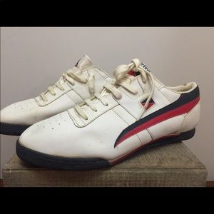 Vintage Throwback In-Action Tennis Shoes